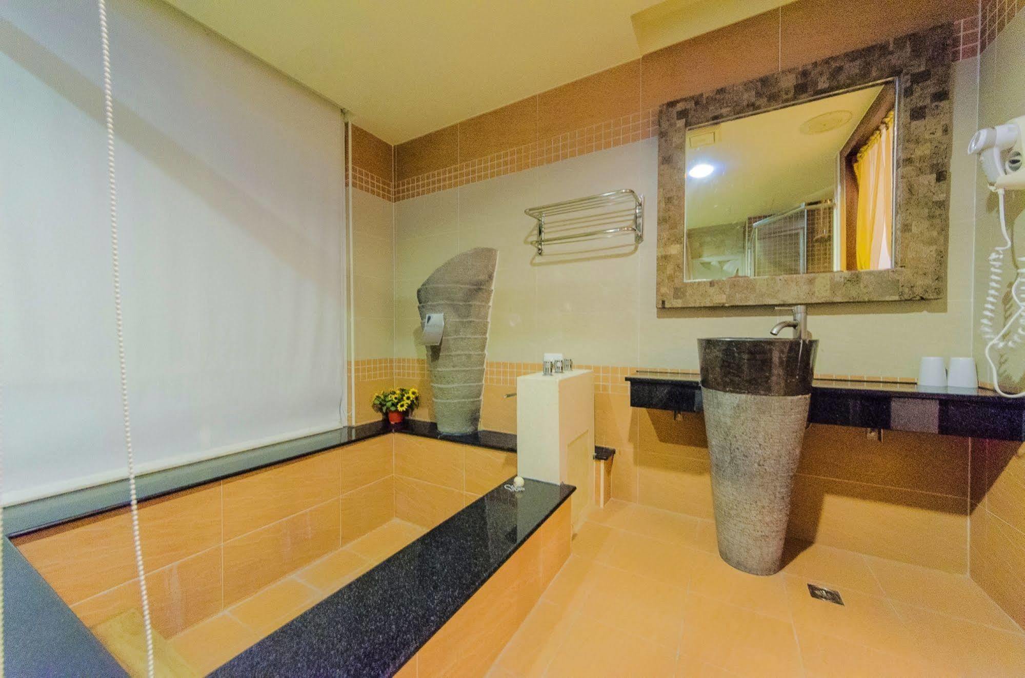 Seasons Bali Fashion Inn Kenting Exterior foto